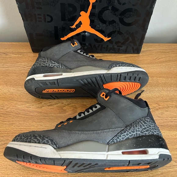 Nike Air Jordan 3 Retro Fear 2023 - Mens
Size 10 - Total Orange Black - Picture 5 of 7